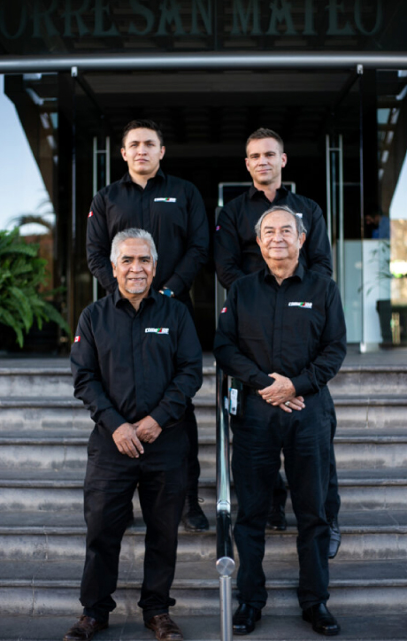 NOUS PARLONS FRANÇAIS, ANGLAIS ET ESPAGNOL